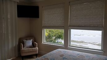 Anchor Down 6 Bedroom Apartment by BnD