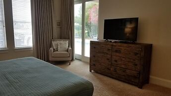 Anchor Down 6 Bedroom Apartment by BnD