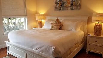 Anchor Down 6 Bedroom Apartment by BnD