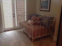 Anchor Down 6 Bedroom Apartment by BnD