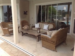 Anchor Down 6 Bedroom Apartment by BnD