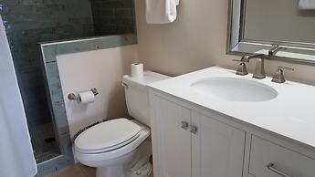 Anchor Down 6 Bedroom Apartment by BnD