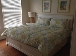 Anchor Down 6 Bedroom Apartment by BnD