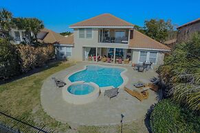 Anchor Down 6 Bedroom Apartment by BnD