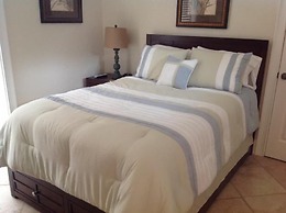 Anchor Down 6 Bedroom Apartment by BnD