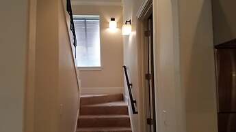 Anchor Down 6 Bedroom Apartment by BnD