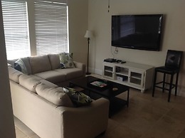 Anchor Down 6 Bedroom Apartment by BnD