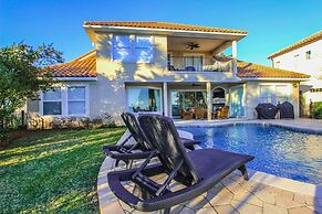 Anchor Down 6 Bedroom Apartment by BnD