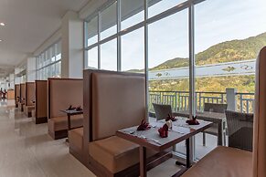 Le Eminence Hotel Convention & Resort Ciloto - Puncak