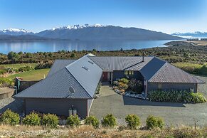 Loch Vista Lake View Villa Accommodation