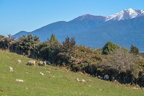 Loch Vista Lake View Villa Accommodation