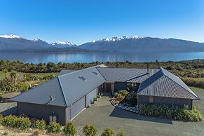 Loch Vista Lake View Villa Accommodation