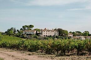 Château Saint Pierre de Serjac