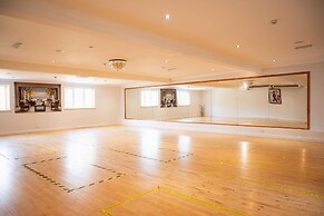 Miskin Manor Hotel And Health Club