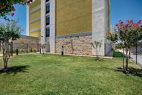 Home2 Suites by Hilton Dallas Addison