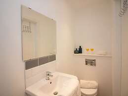 Beddoe Apartments
