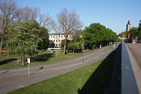 SL'otel - Budget