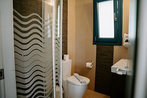 Karavostasi Beach Hotel