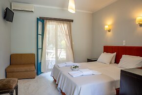 Karavostasi Beach Hotel