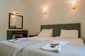 Karavostasi Beach Hotel