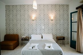 Karavostasi Beach Hotel