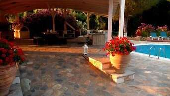 Karavostasi Beach Hotel