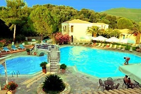 Karavostasi Beach Hotel