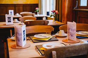 The Saracens Head Inn