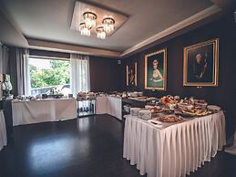 Golden Fish Hotel Apartments