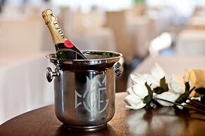 Golden Fish Hotel Apartments