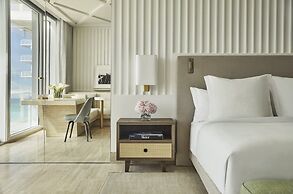 Four Seasons Hotel at The Surf Club