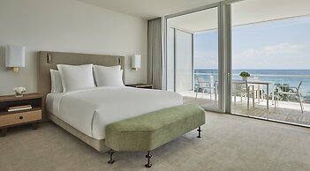 Four Seasons Hotel at The Surf Club