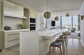 Four Seasons Hotel at The Surf Club