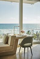 Four Seasons Hotel at The Surf Club