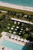 Four Seasons Hotel at The Surf Club