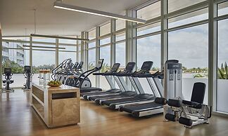 Four Seasons Hotel at The Surf Club