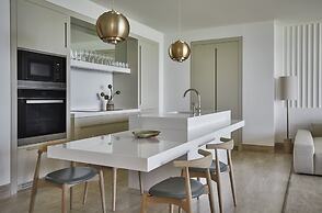 Four Seasons Hotel at The Surf Club