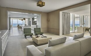 Four Seasons Hotel at The Surf Club