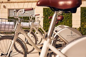 Four Seasons Hotel at The Surf Club