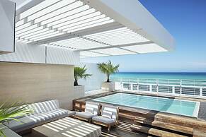 Four Seasons Hotel at The Surf Club