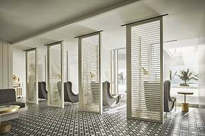 Four Seasons Hotel at The Surf Club