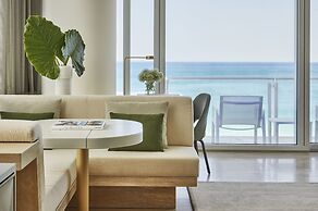 Four Seasons Hotel at The Surf Club