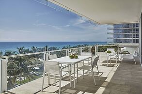 Four Seasons Hotel at The Surf Club