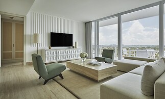 Four Seasons Hotel at The Surf Club