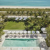 Four Seasons Hotel at The Surf Club
