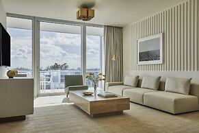 Four Seasons Hotel at The Surf Club