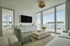 Four Seasons Hotel at The Surf Club