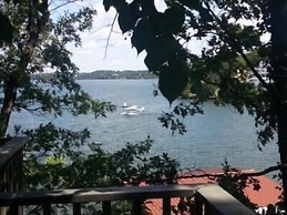 Lakehurst Lodge 5 Bedroom by Your Lake vacation