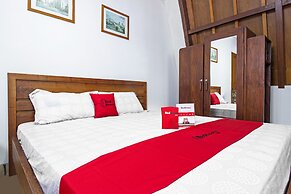 RedDoorz Plus near Parahyangan University