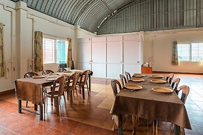 Treebo Pappilon Palace - PVS Circle